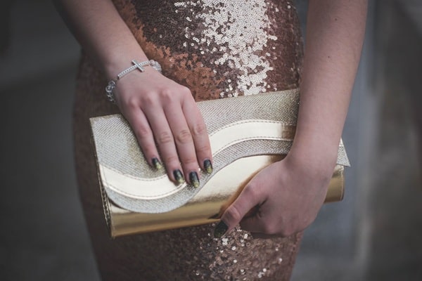 combinar bolsa feminina pequena, bolsa clutch