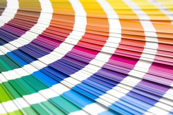 Como usar a colorimetria para escolher e combinar as cores com as semijoias