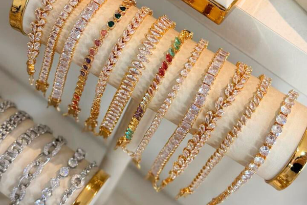 Como construir uma marca pessoal forte vendendo semijoias