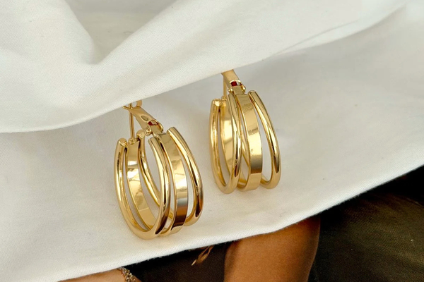 Semijoia escurece a pele? A verdade sobre esse mito