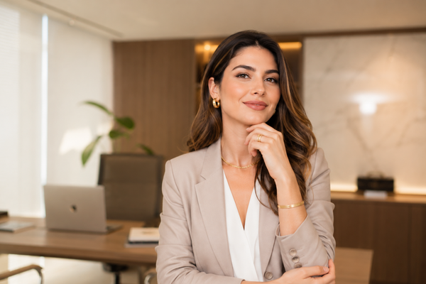 Semijoias para usar no trabalho: elegância sem exagero